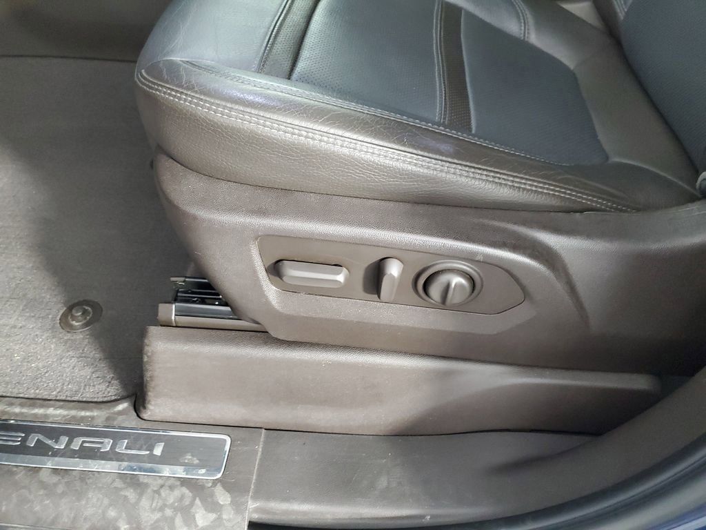 Used 2019 Blue GMC Denali image 31