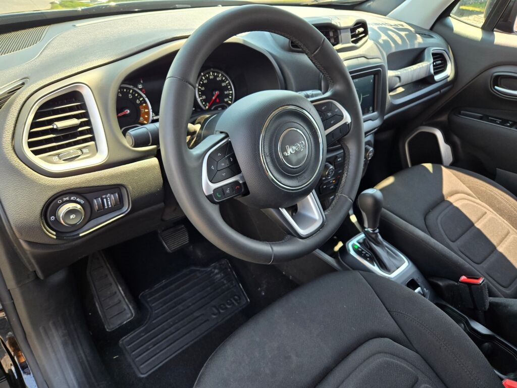 2021 Jeep Renegade Latitude photo 16