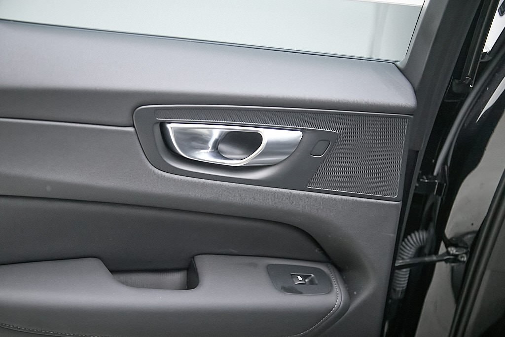 2026 VOLVO XC60 - Image 20