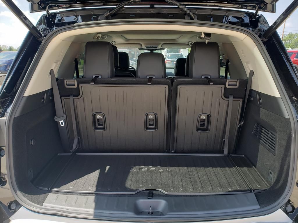 2025 Nissan Pathfinder SL photo 5