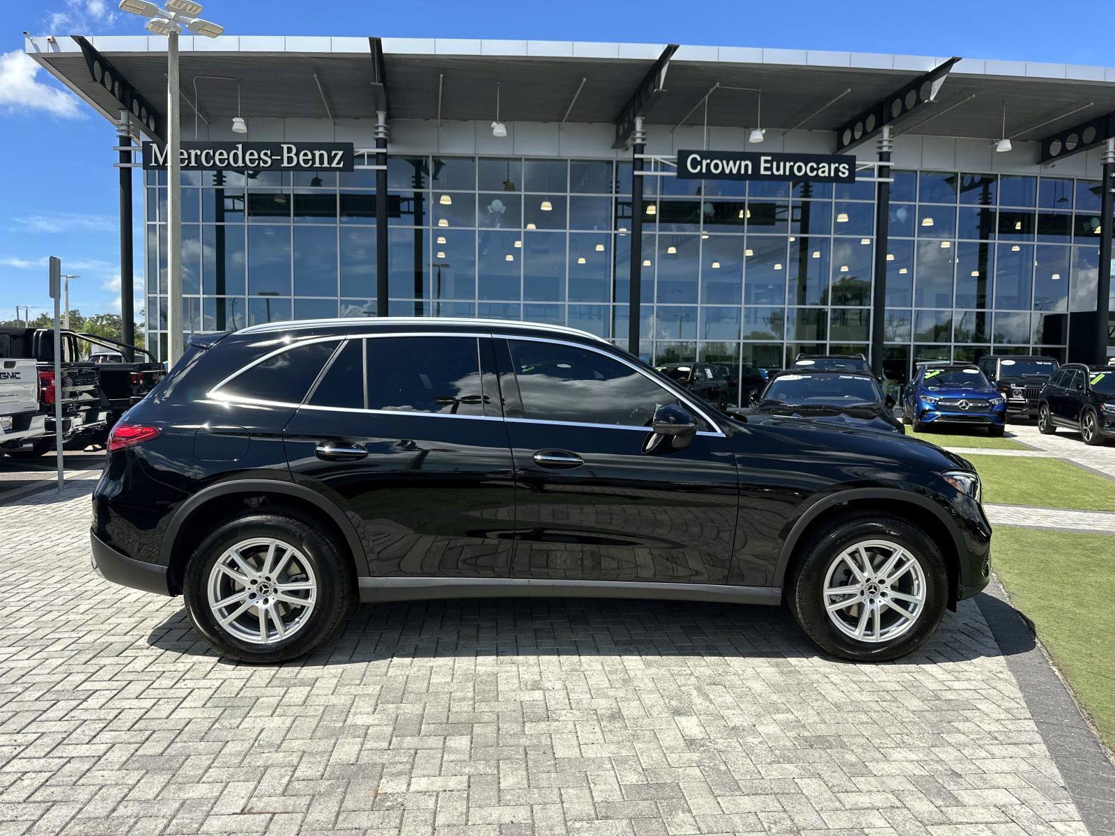 2026 Mercedes Benz GLC 300 4MATIC photo 3