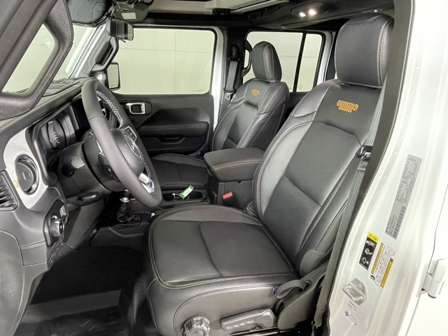 2025 Jeep Wrangler Sahara photo 17