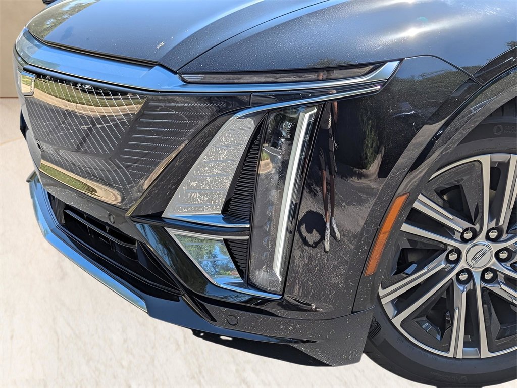 2026 Cadillac Lyriq Luxury photo 3