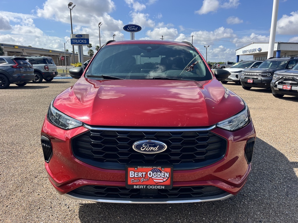 2023 Ford Escape ST-Line photo 2