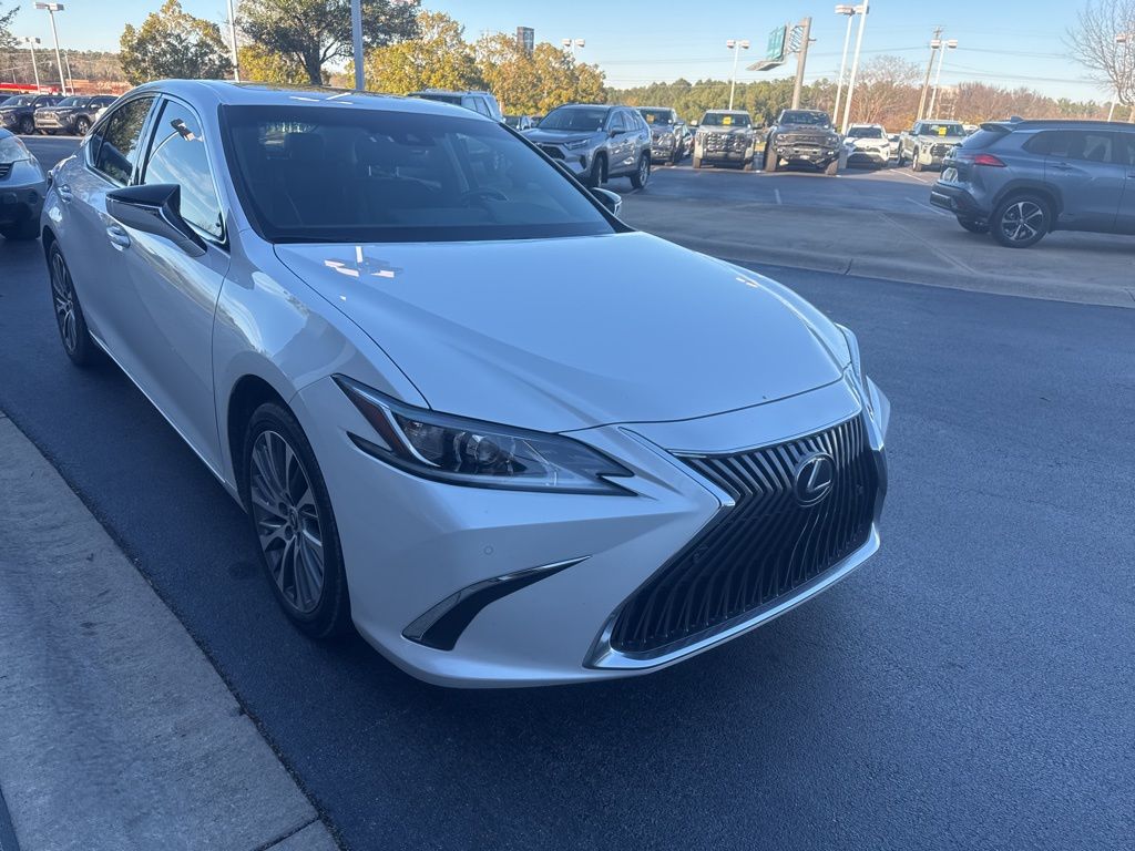 2020 Lexus ES 350's photo