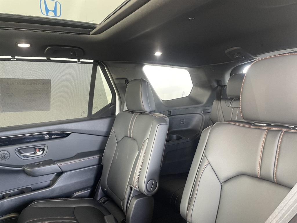 2025 Honda Pilot TrailSport photo 17