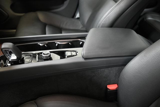 2024 Volvo S60 B5 Plus photo 20