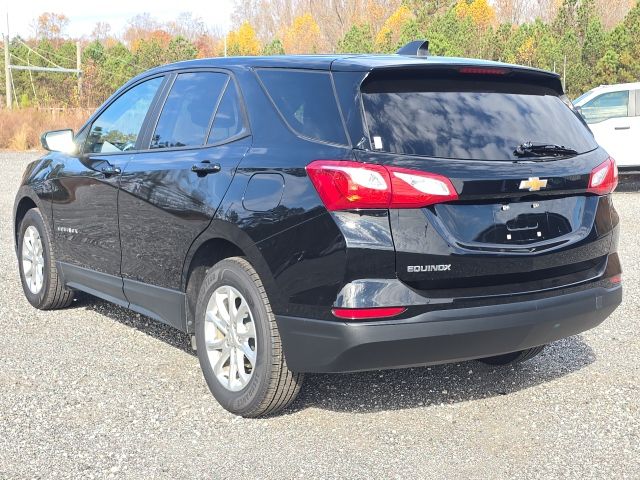2020 Chevrolet Equinox LS photo 3