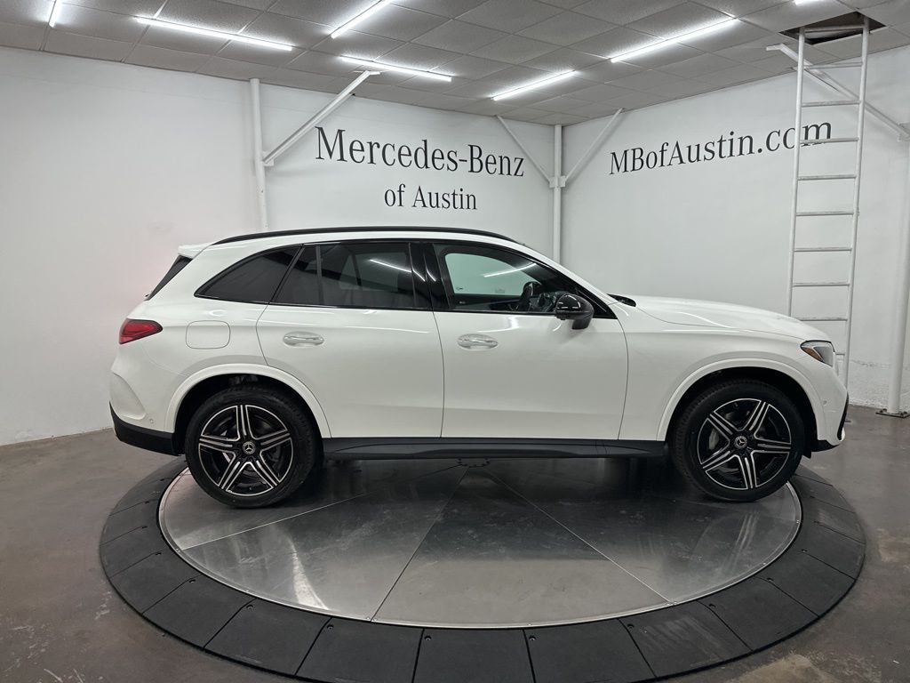 2026 Mercedes Benz GLC 300 photo 5