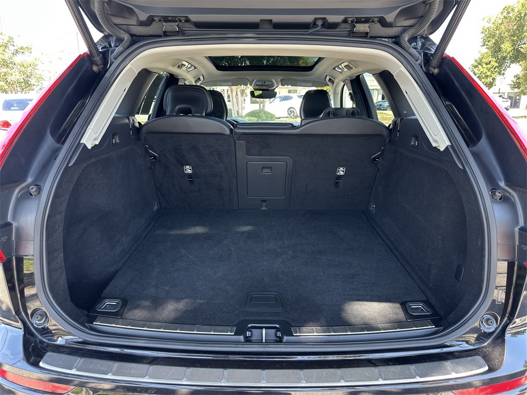 2023 Volvo XC60 B5 Plus photo 29