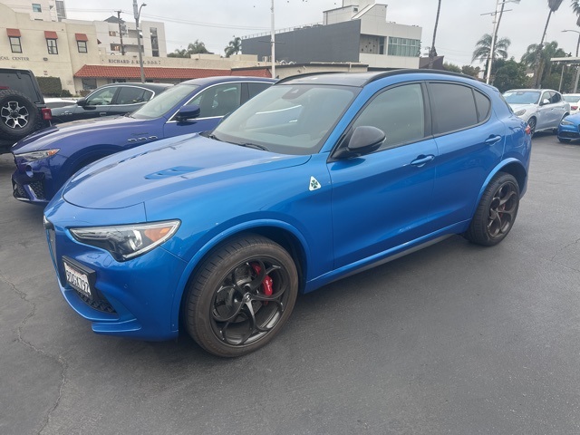 2022 Alfa Romeo Stelvio Quadrifoglio photo 2