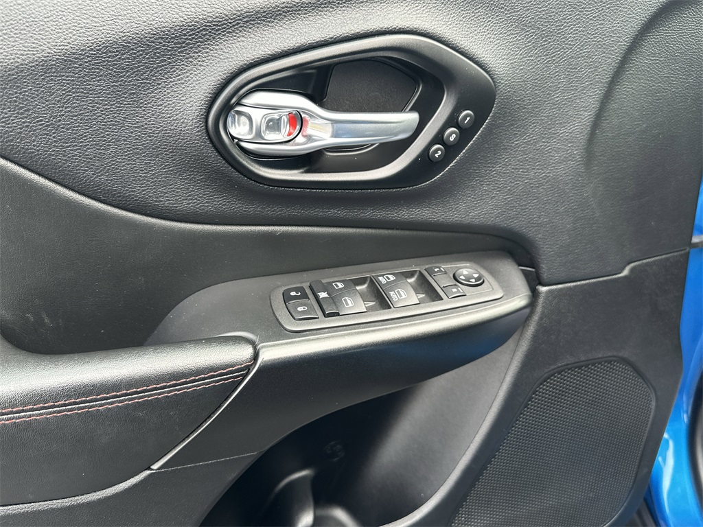 2022 JEEP CHEROKEE - Image 19