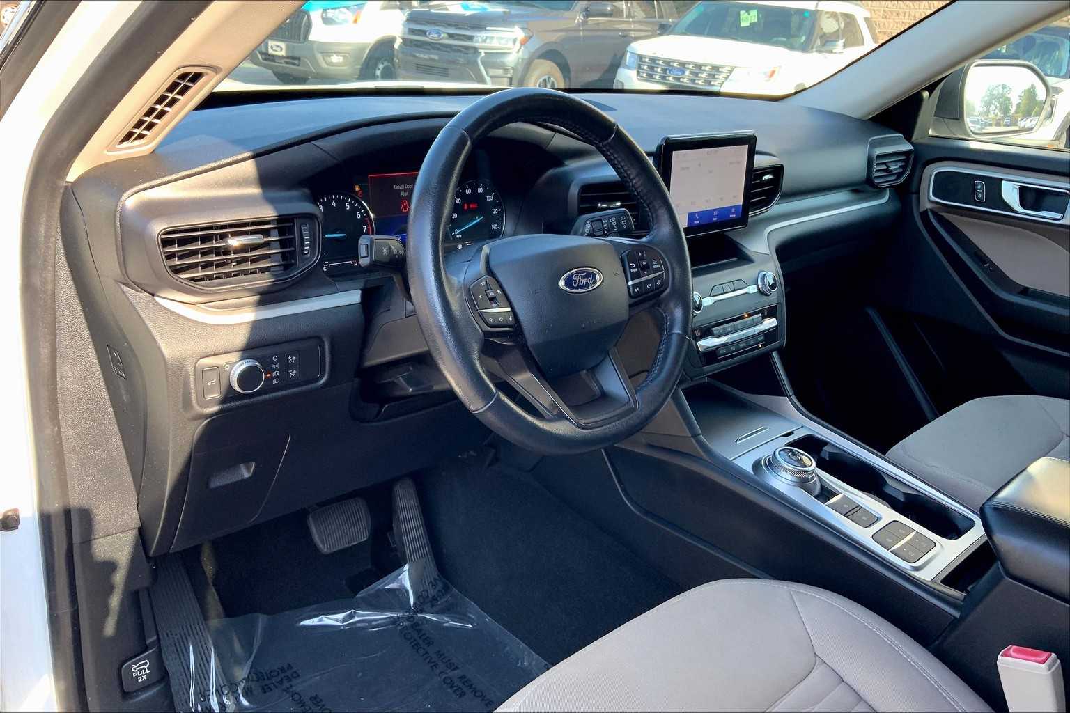 2020 Ford Explorer XLT photo 15