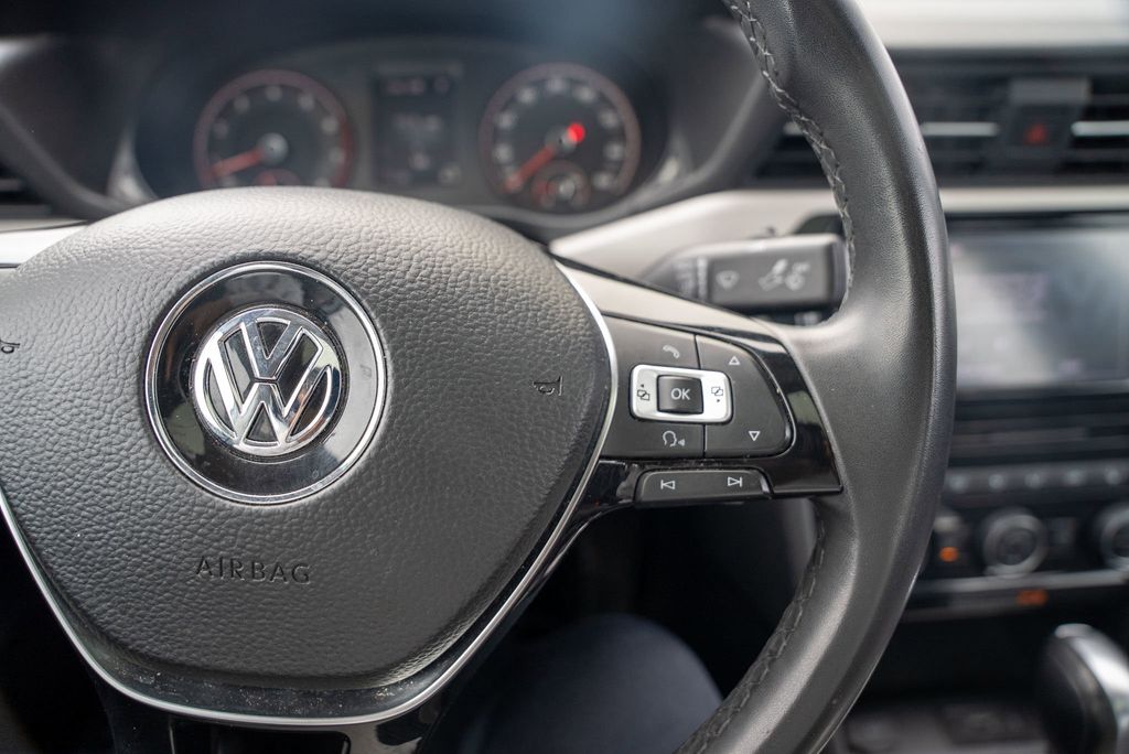 2021 Volkswagen Passat 2.0T SE photo 21