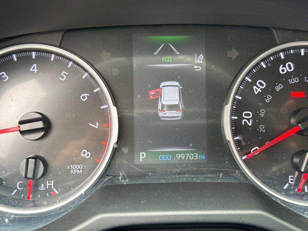2022 Toyota RAV4 LE photo 31