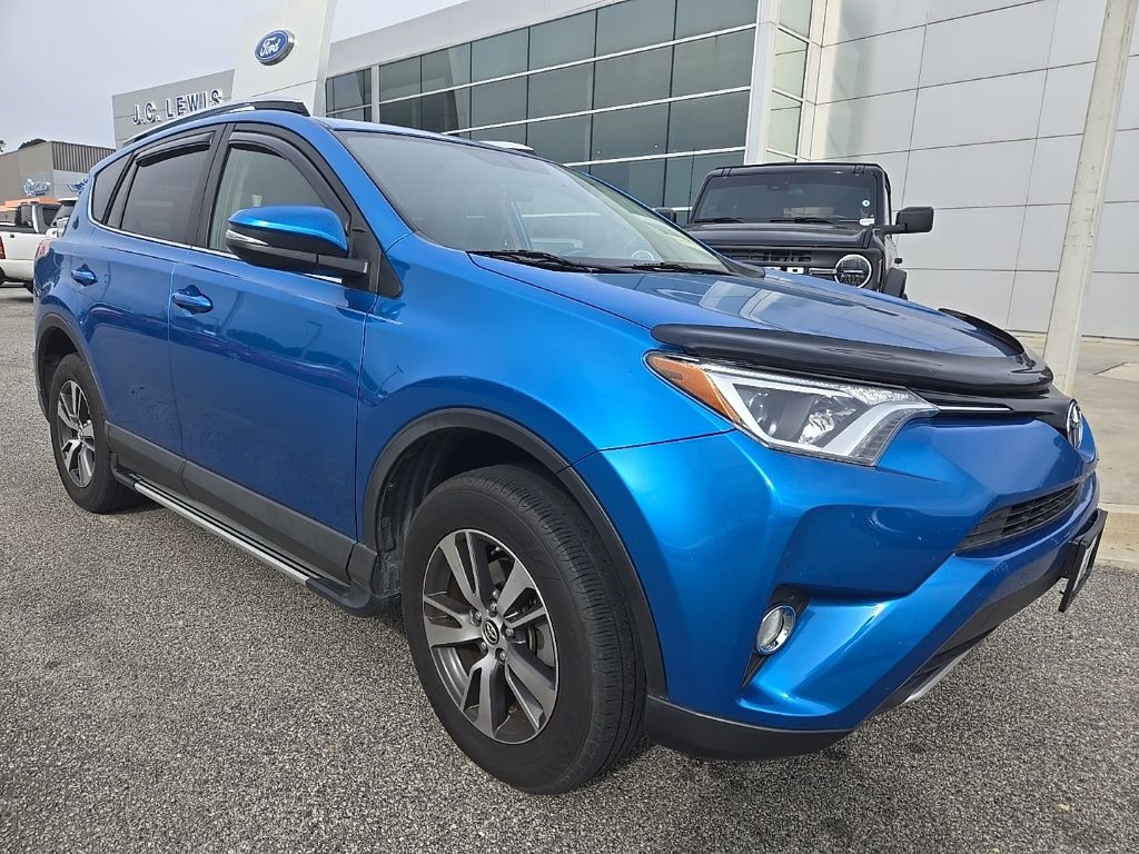 2016 Toyota RAV4 XLE's photo