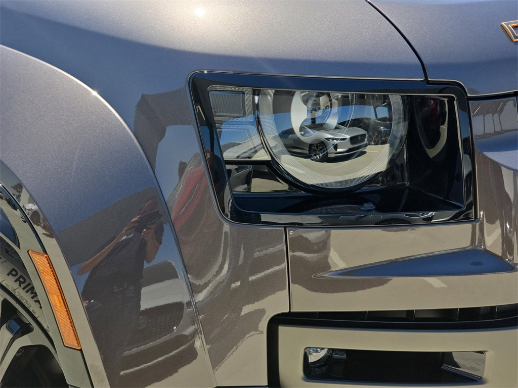2025 Land Rover Defender 110 V8 photo 28