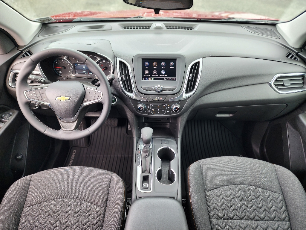 2024 Chevrolet Equinox LT photo 2