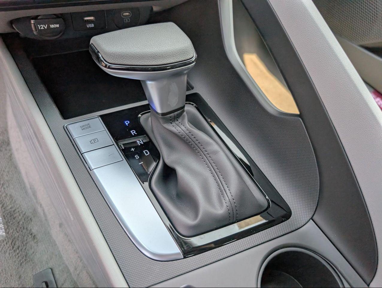 2025 Hyundai Elantra SE photo 11