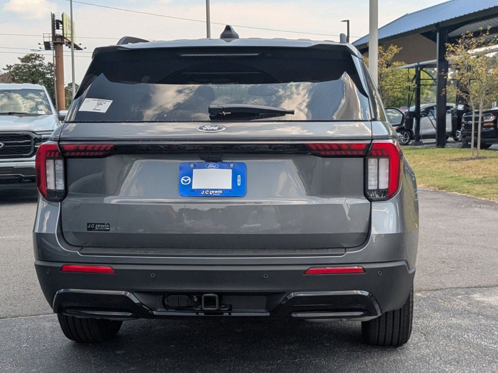 2025 Ford Explorer ST-Line photo 4