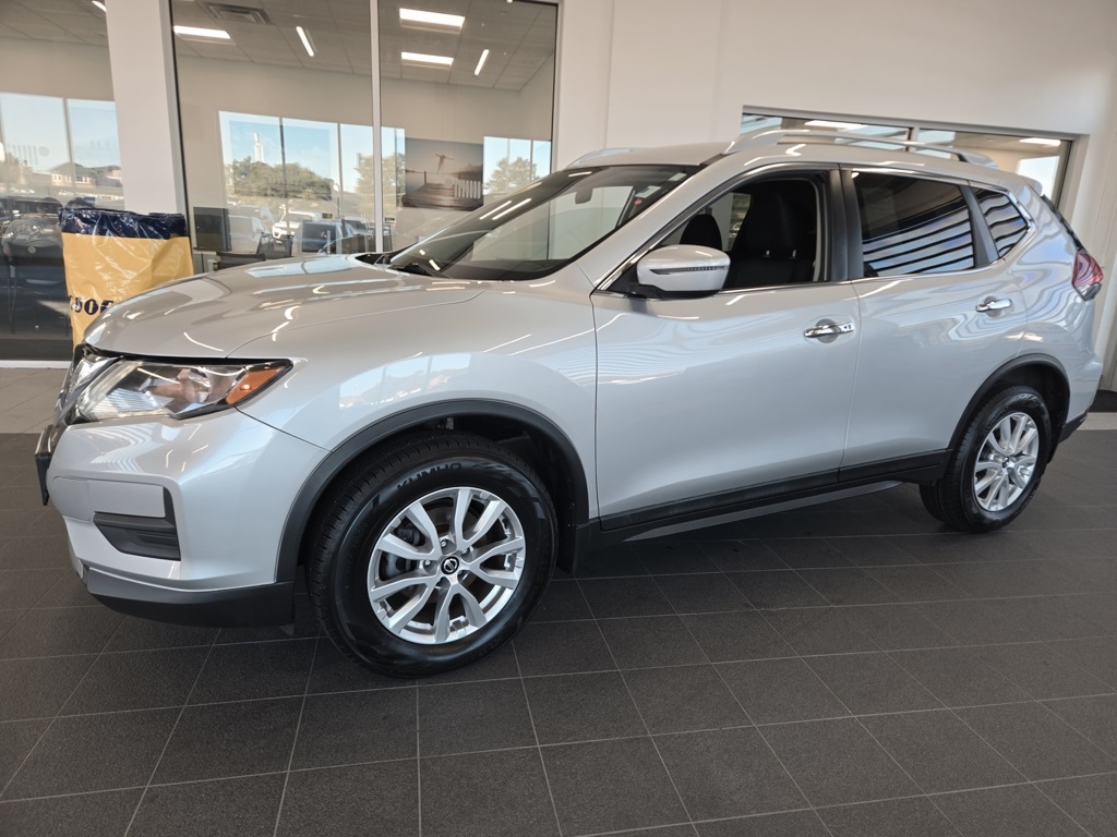 2018 Nissan Rogue SV photo 3