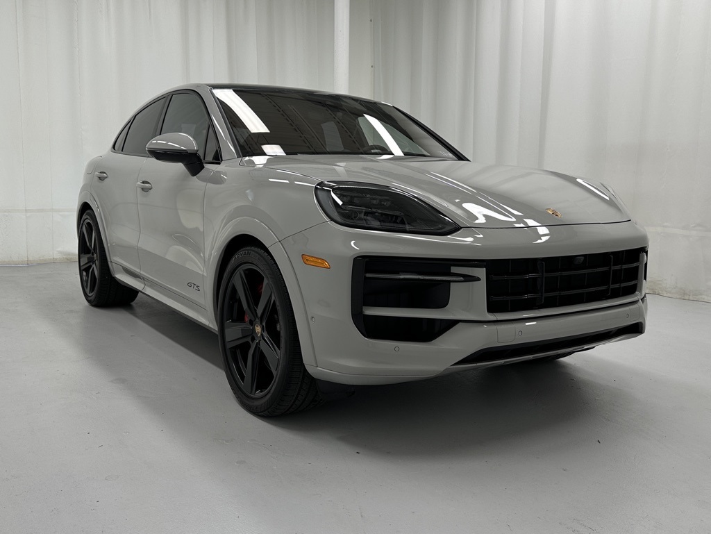 2025 Porsche Cayenne Coupe GTS photo 2