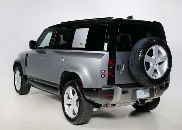 2024 Land Rover Defender 110 X-Dynamic SE photo 24