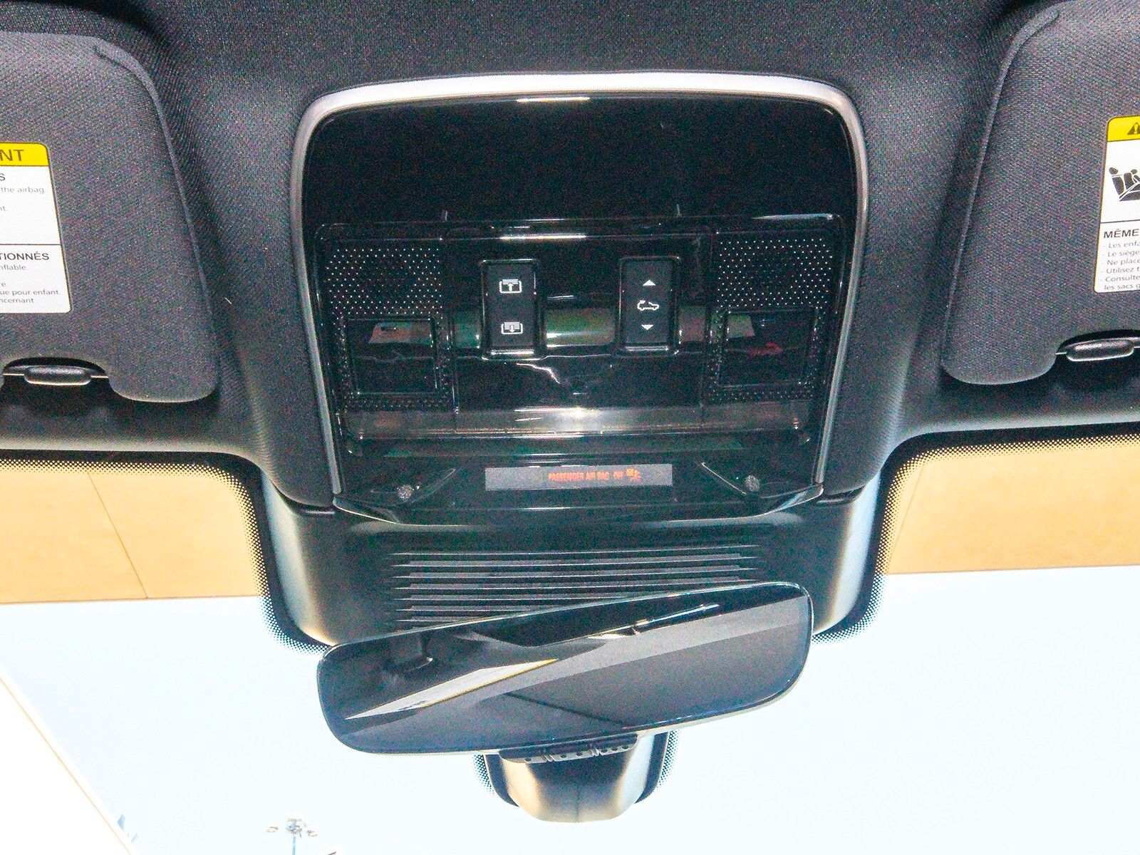 2025 Land Rover Range Rover SE photo 16