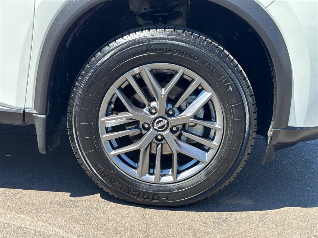 2022 Nissan Rogue S AWD photo 2