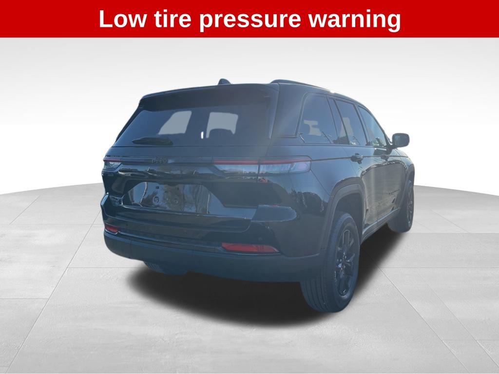 2025 Jeep Grand Cherokee Laredo photo 3