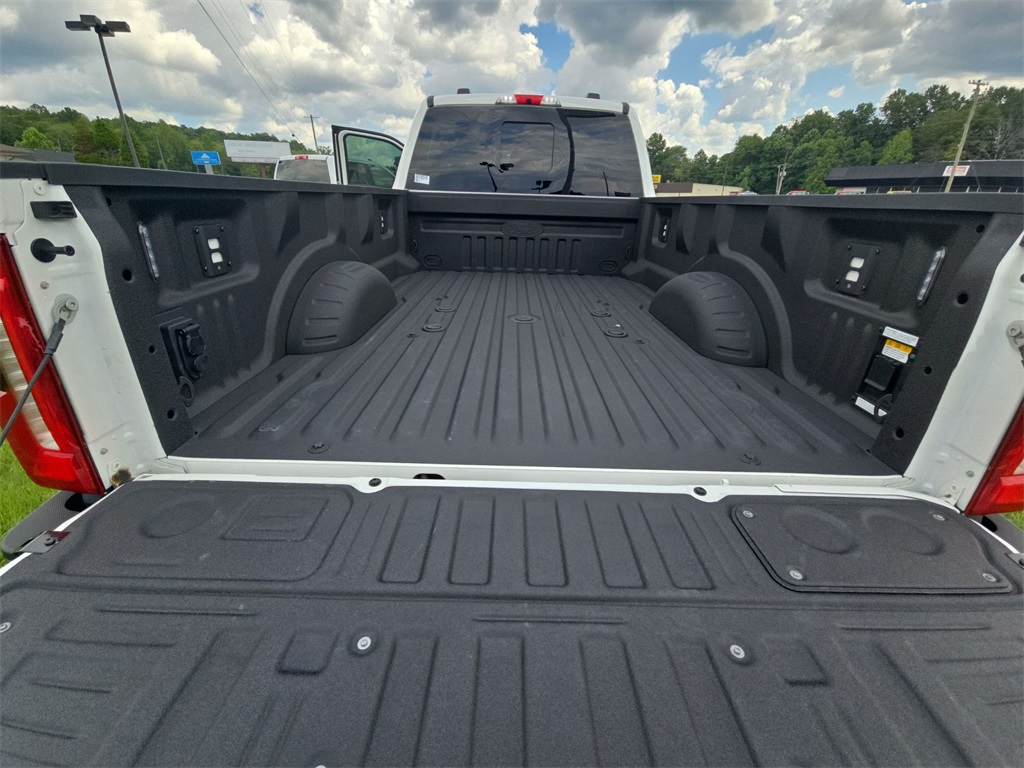 2025 Ford F-350 Lariat photo 28