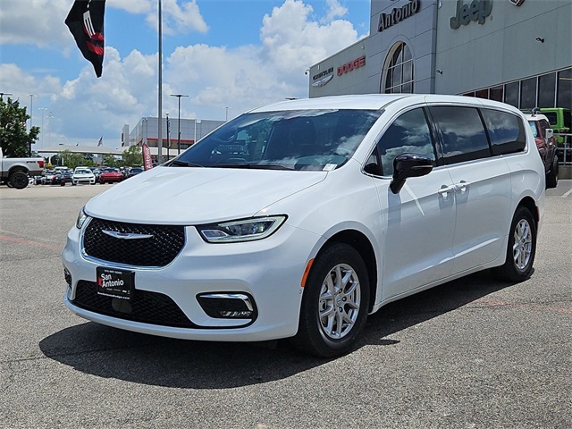 2025 Chrysler Pacifica photo 7
