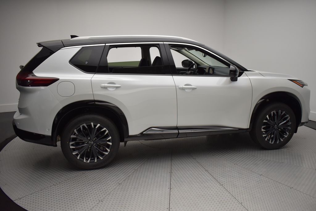 2026 Nissan Rogue Platinum photo 4