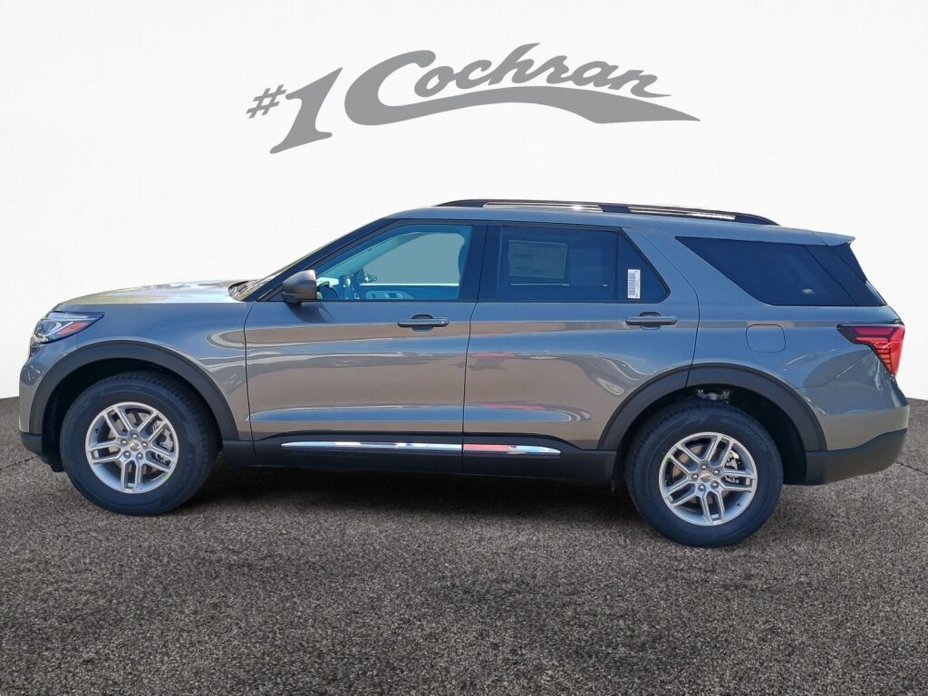 2025 Ford Explorer photo 4