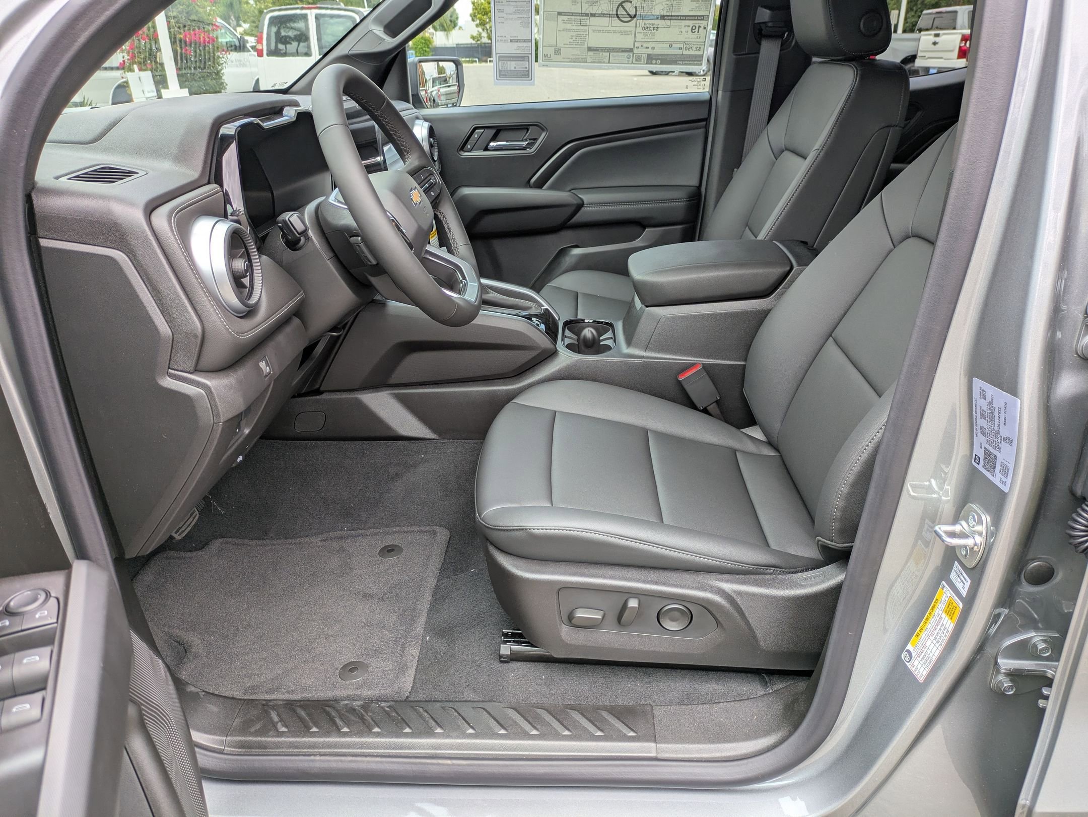 2025 Chevrolet Colorado Work Truck LT photo 11