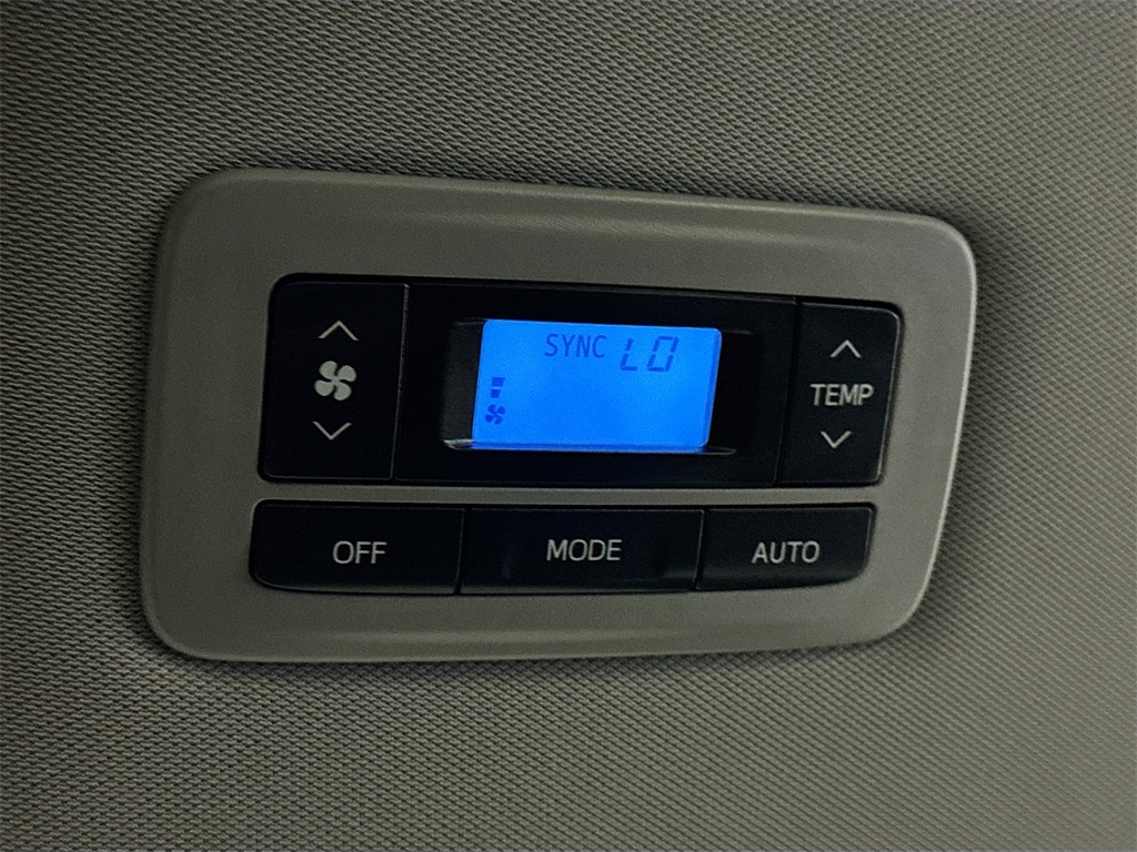 2020 Toyota Sienna XLE photo 11
