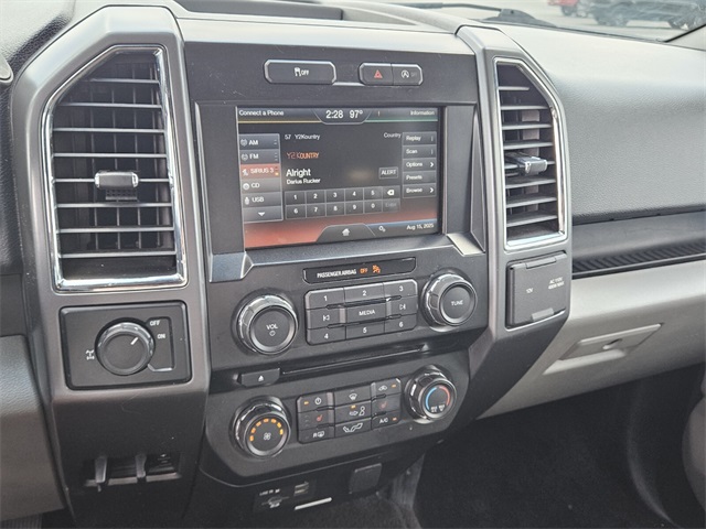 2015 Ford F-150 XLT photo 17