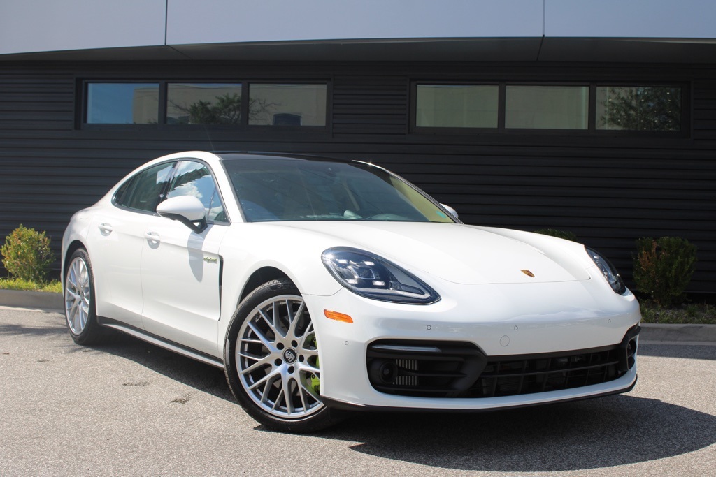 2023 Porsche Panamera E-Hybrid 4 photo 9