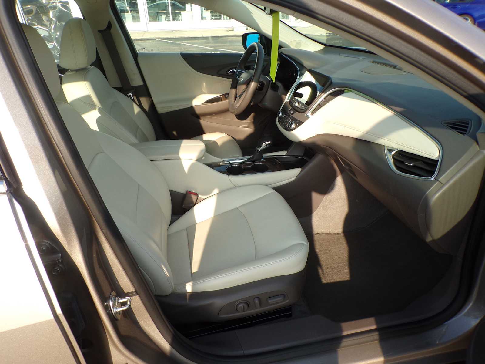 2024 Chevrolet Malibu Premier 2LT photo 16
