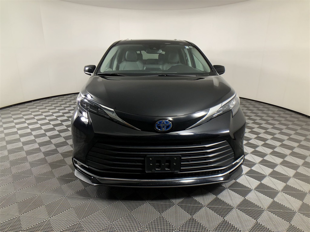 2024 Toyota Sienna XLE photo 5
