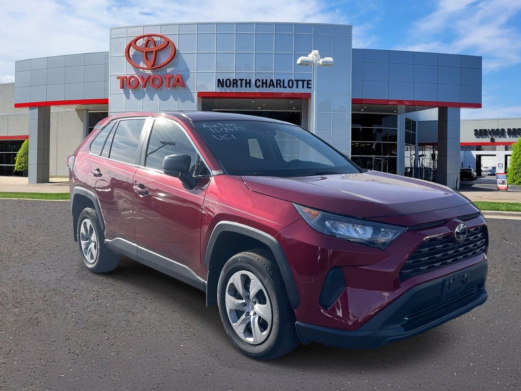 2022 Toyota RAV4 LE's photo