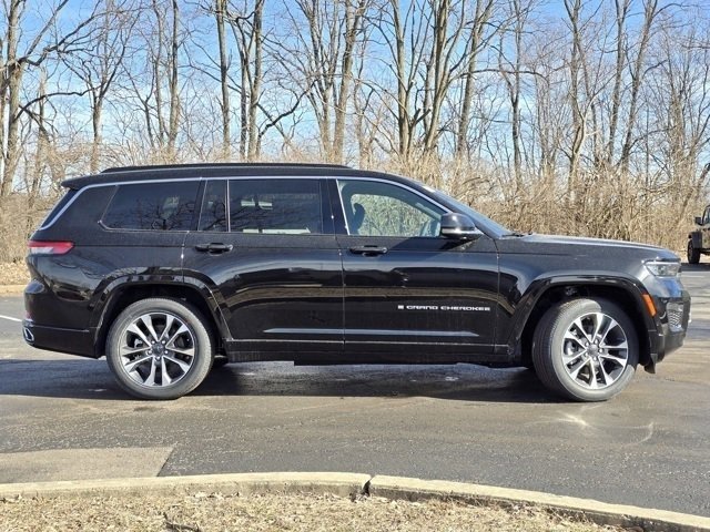 2025 Jeep Grand Cherokee Overland photo 23