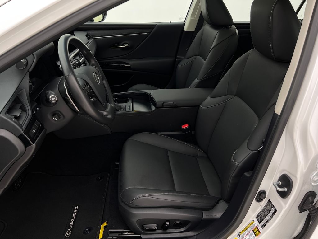 2025 Lexus ES 350 photo 12