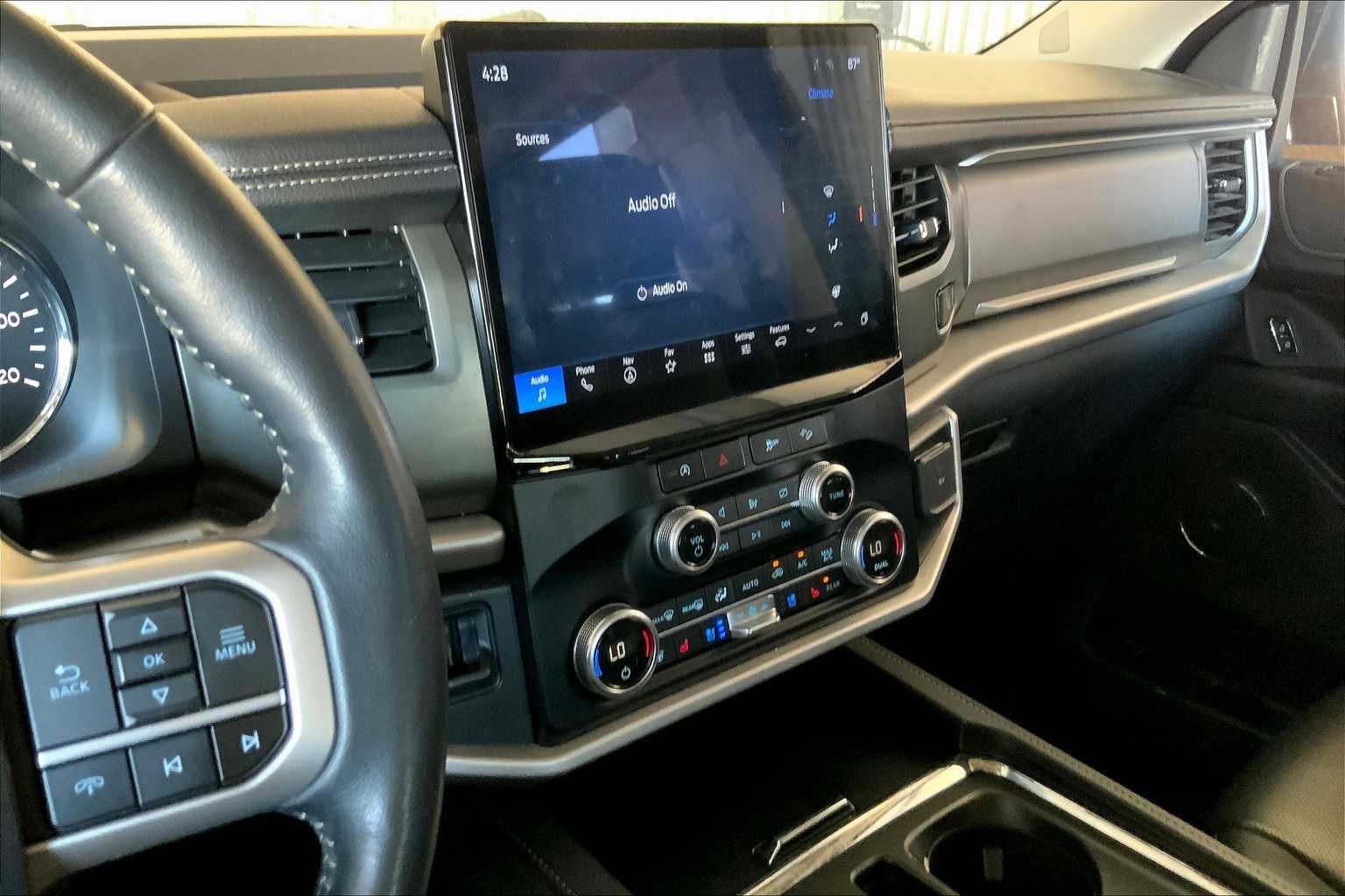 2024 Ford Expedition XLT photo 6