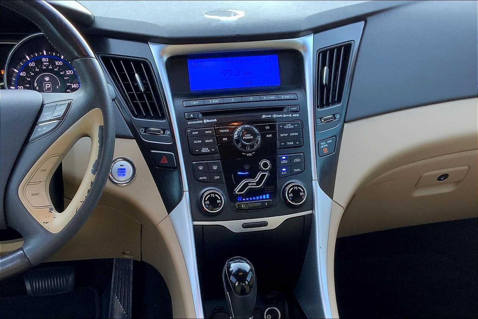 2011 Hyundai Sonata photo 6