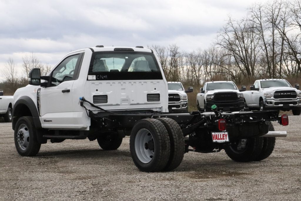 2025 Ford F-550 photo 3