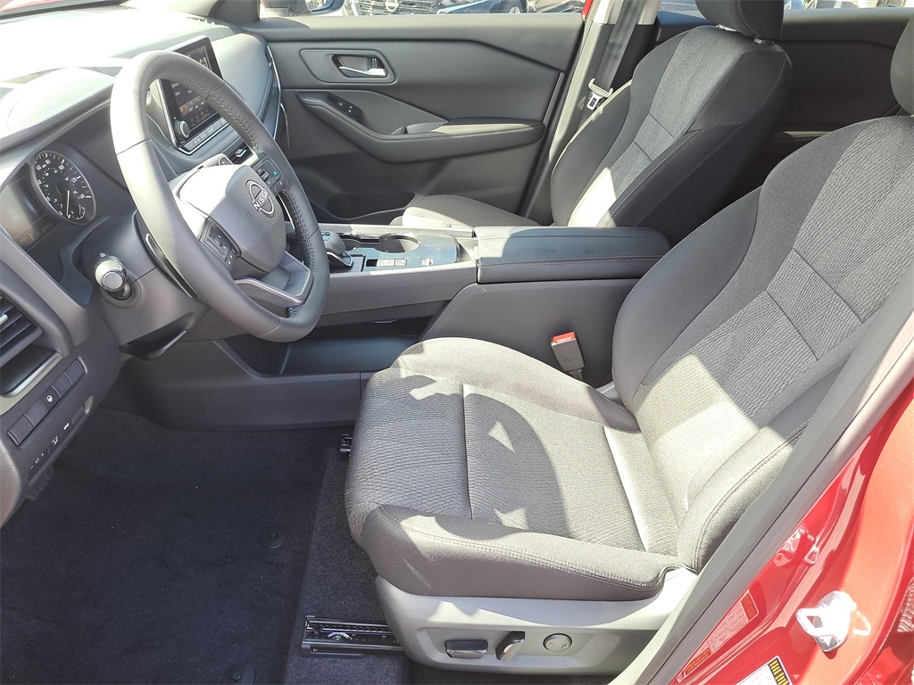 2026 Nissan Rogue SV photo 18