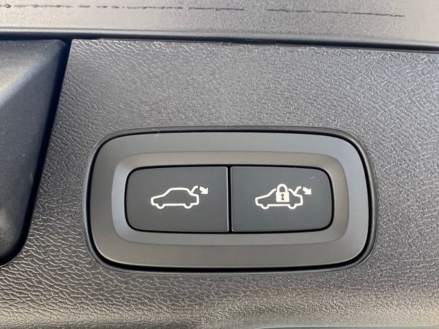2026 Volvo XC60 Hybrid T8 photo 27