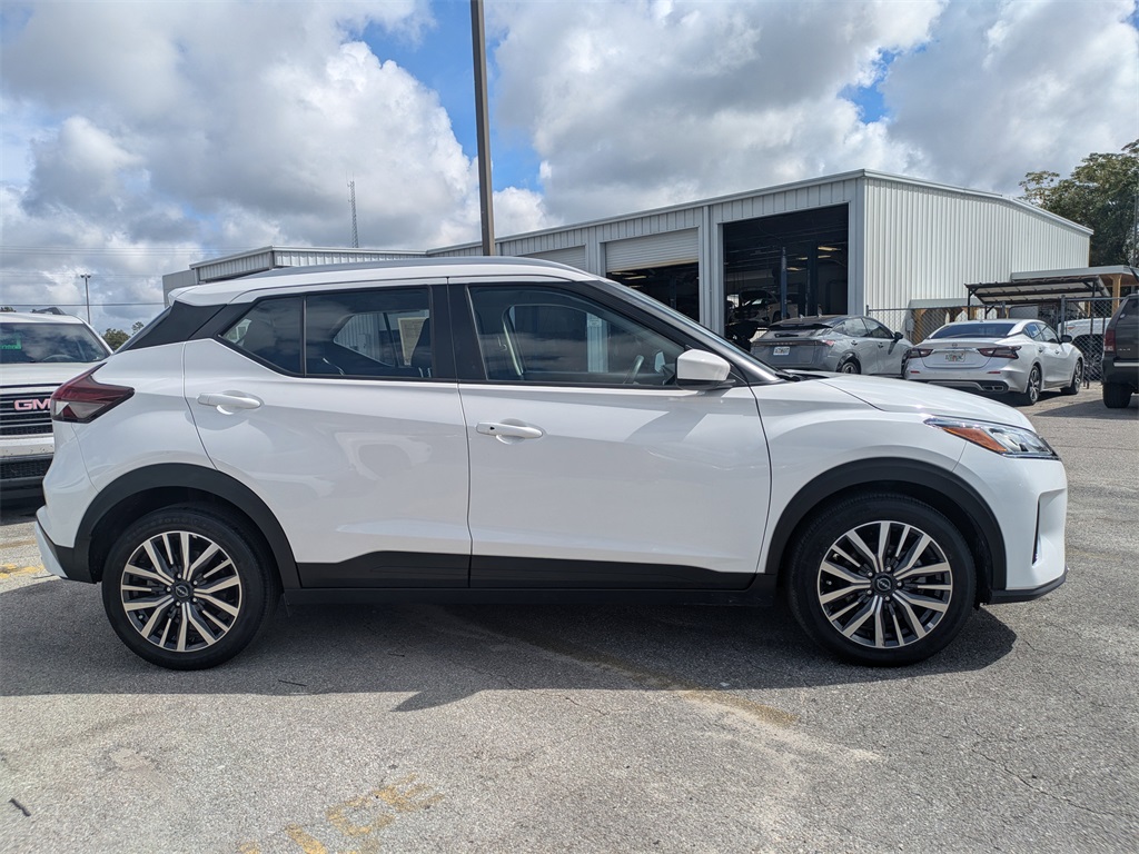 2024 Nissan Kicks SV photo 2