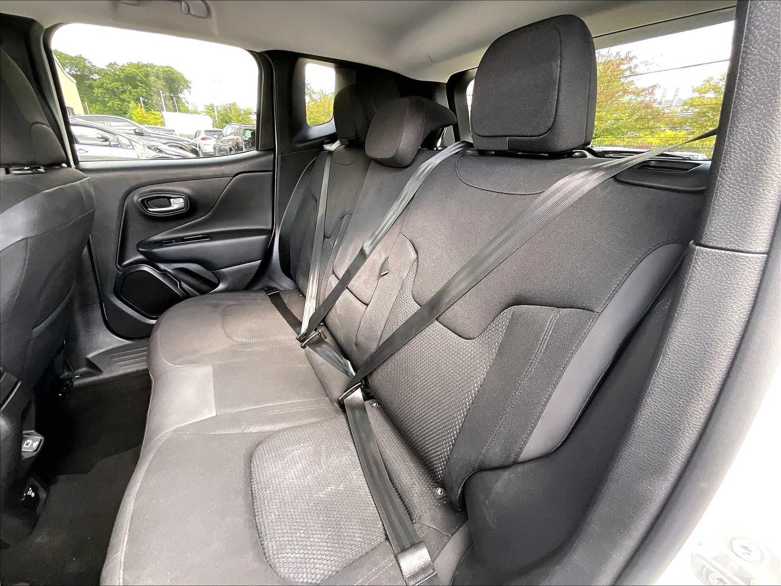 2020 Jeep Renegade Altitude photo 15